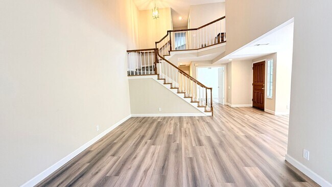 Building Photo - 1100 Sunshine Cir