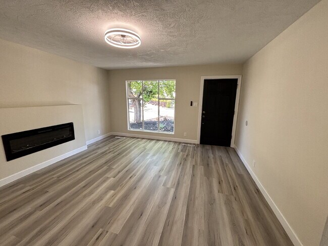 Building Photo - "Completely remodeled 4-Bed, 3-Bath Sanctu...