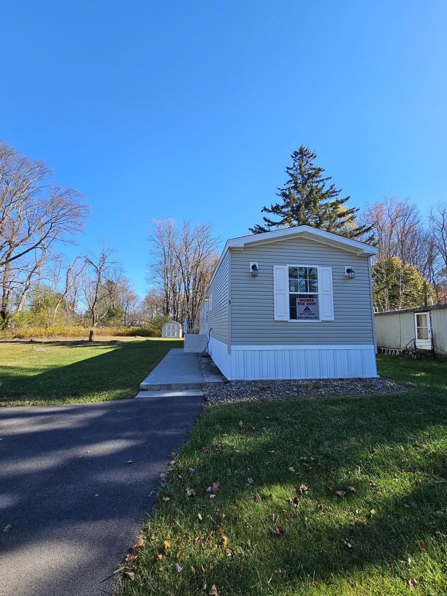 Building Photo - 9 Mapledale Acres