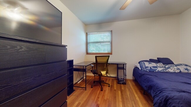 Building Photo - 1222 Thomas Dr