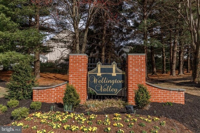 Building Photo - 41 Battersea Bridge Ct