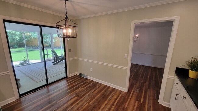 Building Photo - 4 bed, 2.5 Bath Home Available in Sugar Creek