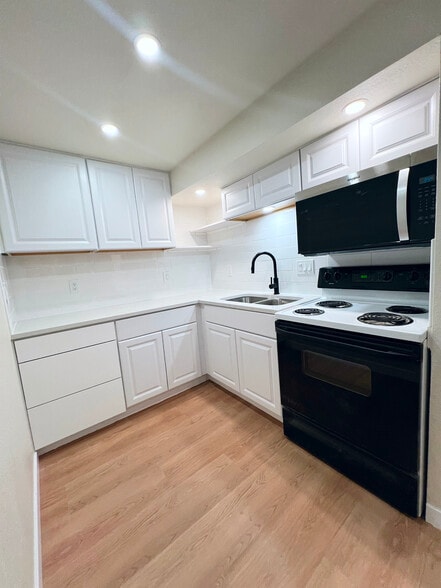 Building Photo - 6520 Depew Ct