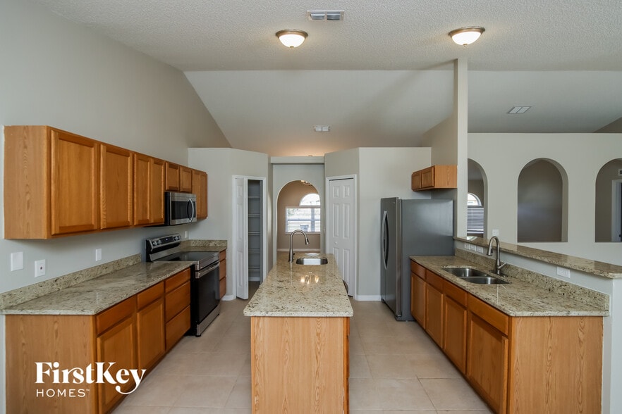 Building Photo - 1338 Pakenham St NW