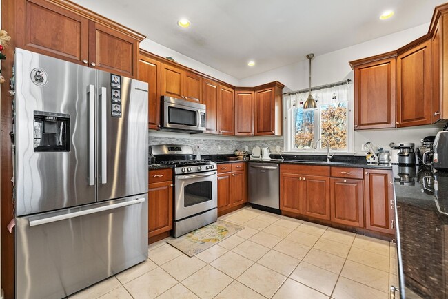 Building Photo - 111 Sisters Cir