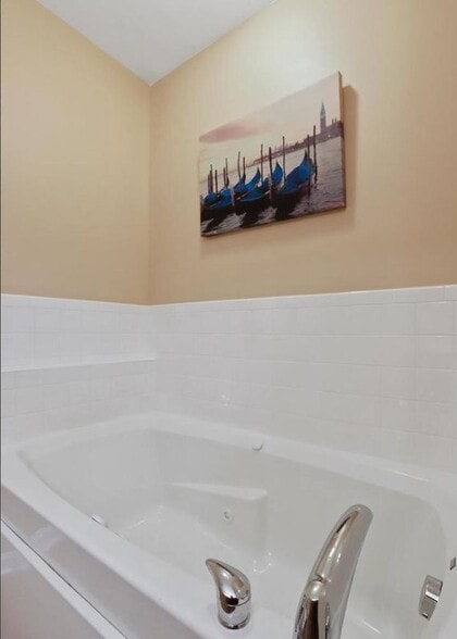 Building Photo - 1121 Frontline Dr