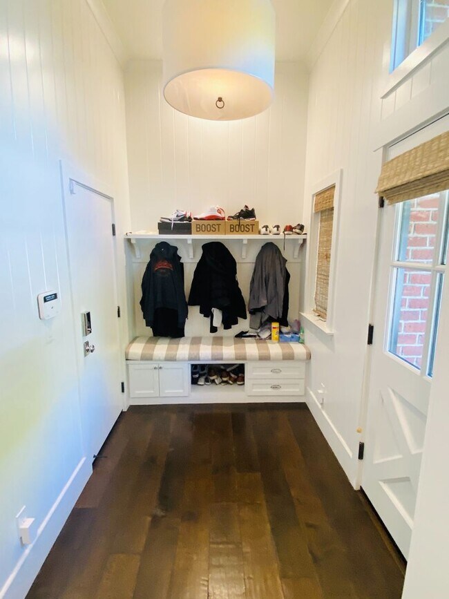 Building Photo - Modern 3 Bed 3 Bath Townhouse Near Downtown Campbell