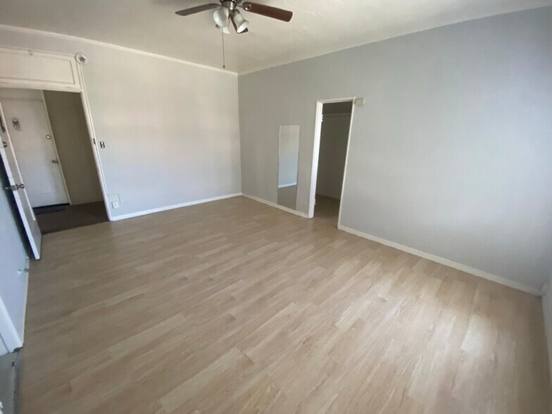 Building Photo - 628 E Elk Ave