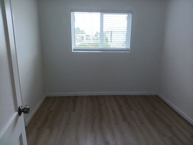 Building Photo - Cozy 4-bedroom, 2-bathroom home! Showings ...