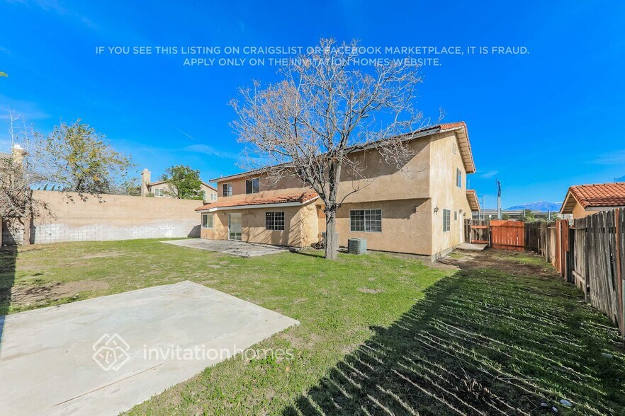 Building Photo - 2642 N Maple Ave