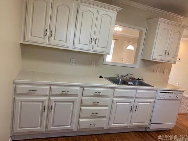 Building Photo - 27 Broadmoor Cir