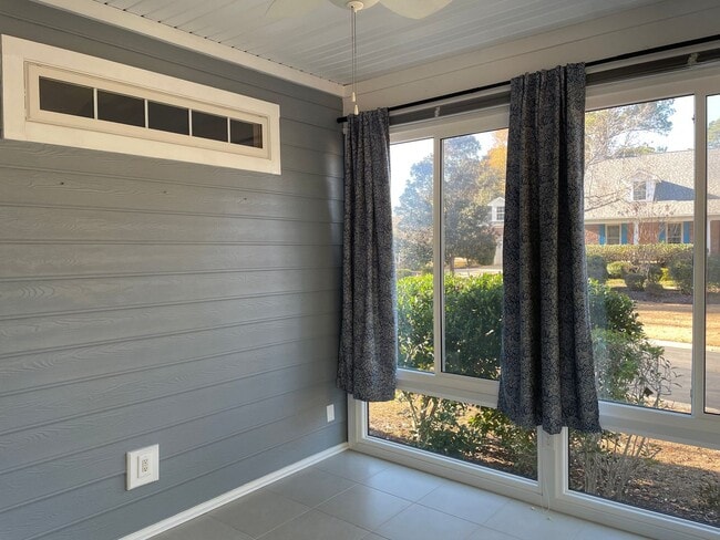 Building Photo - 3 Bedroom 2 Bathroom with a  Bonus Room  House in Winding River Plantation