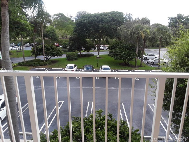 Building Photo - 3499 Oaks Way