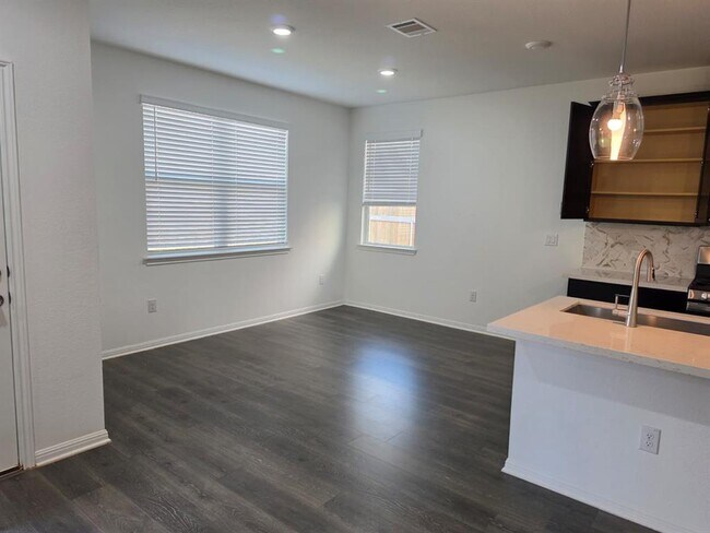 Building Photo - 2913 Tavern Dr