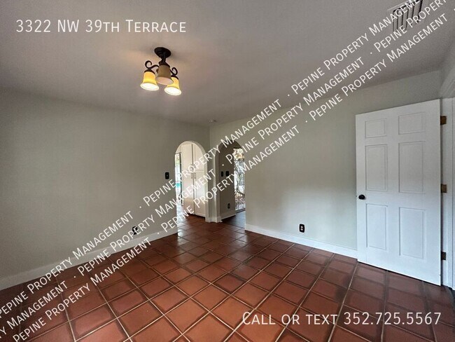 Building Photo - 3322 NW 39th Ter