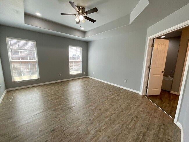 Building Photo - 4 Bed 3 bath 3 Car-Garage-Solar Panels-Move In Ready! Frenship ISD