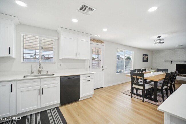 Building Photo - 6123 W Karen Lee Ln
