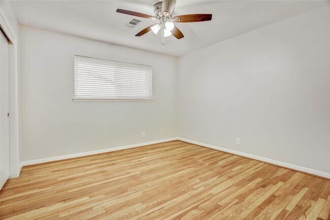 Building Photo - 5751 Creekbend Dr