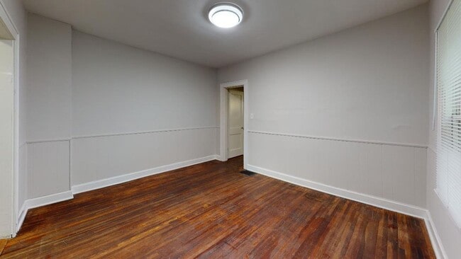 Building Photo - Beautiful 3 bedroom Clintonville home avai...
