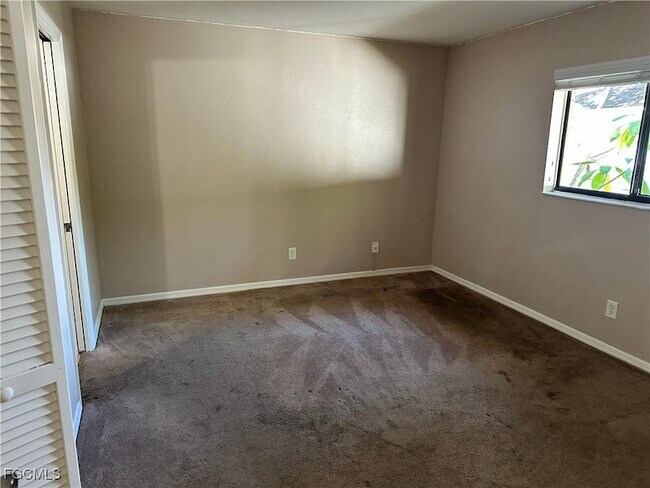 Building Photo - 1025 SE 24th Ave