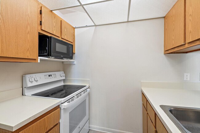 Building Photo - 1790 Abbey Rd