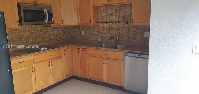 Building Photo - 6702 SW 152nd Pl