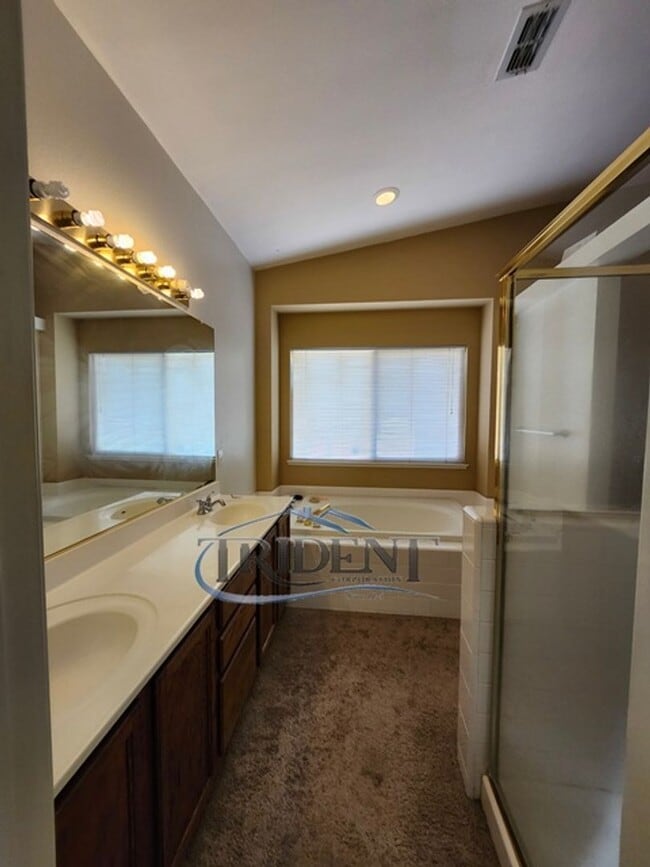 Building Photo - 3 bedroom, 2 bath house