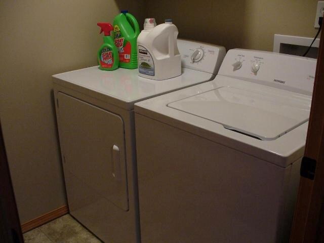 Building Photo - 402 N Pacific St