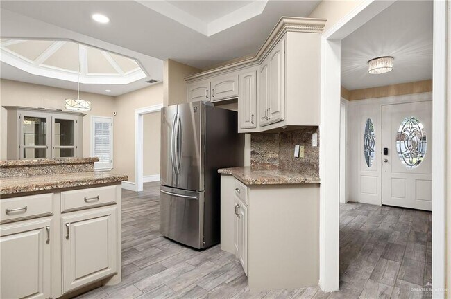 Building Photo - 19 Wisteria Ave