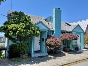 Building Photo - SKIRVIN TRIPLEX