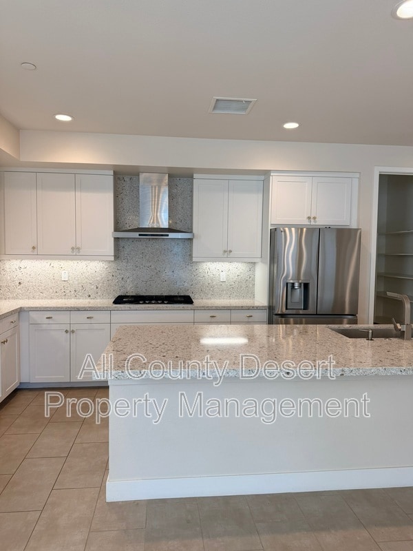 Building Photo - 74565 Tesla Dr