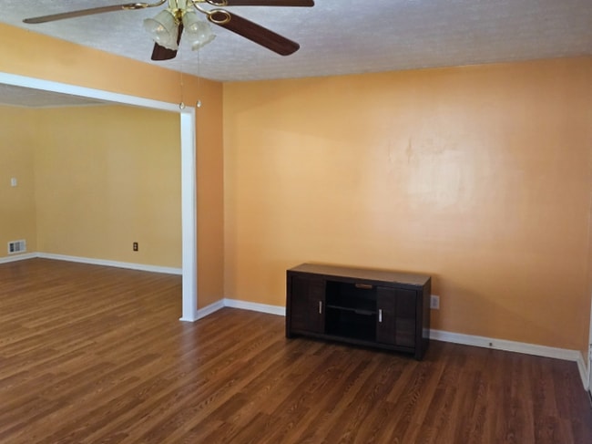 Building Photo - 6116 Evans Dr