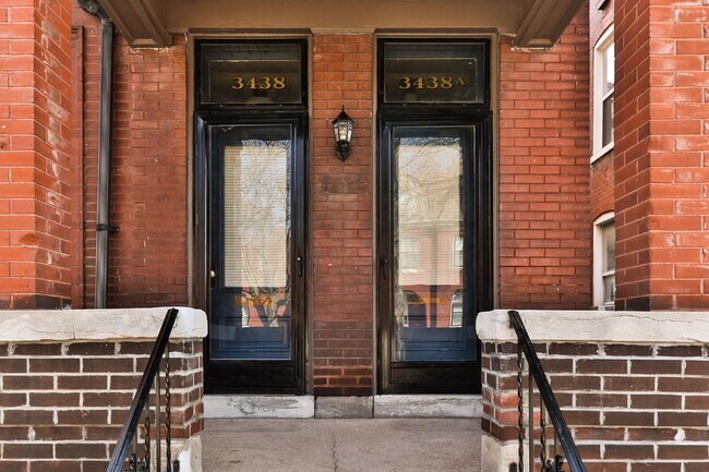 Building Photo - "Spacious 3-Bedroom Duplex with Classic Charm & Modern Comforts at 3438A Magnolia Ave!"