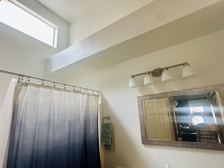 Building Photo - 25072 Leucadia St