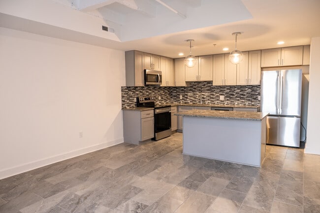 2304 | Kitchen - ArriveKC Condos