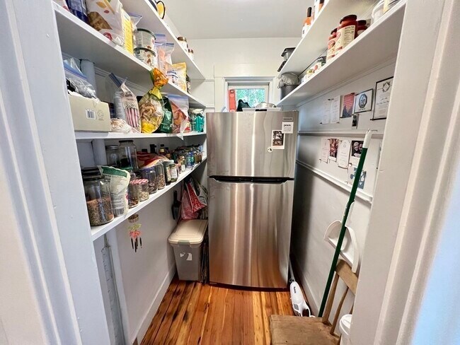 Building Photo - 12 Rosemary St