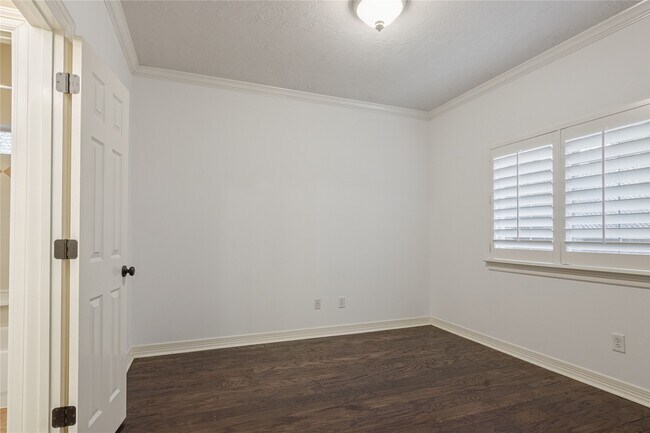 Building Photo - 5306 Norborne Ln