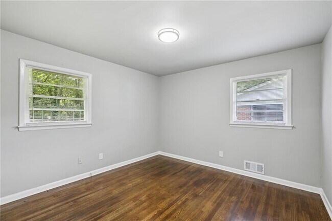 Building Photo - 3036 Will Rogers Pl SE