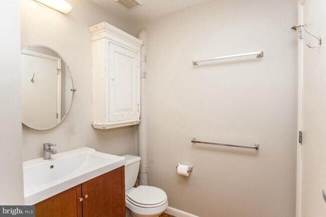 Building Photo - 1210 Buttonwood St