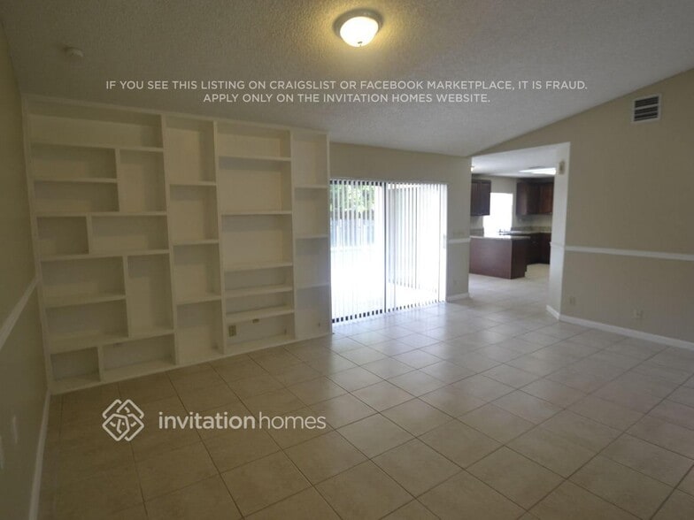 Building Photo - 5016 NW 66th Dr