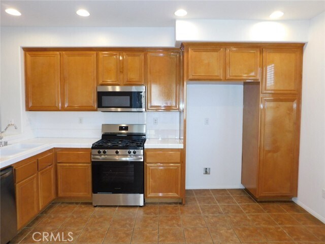 Building Photo - 147 Tall Oak