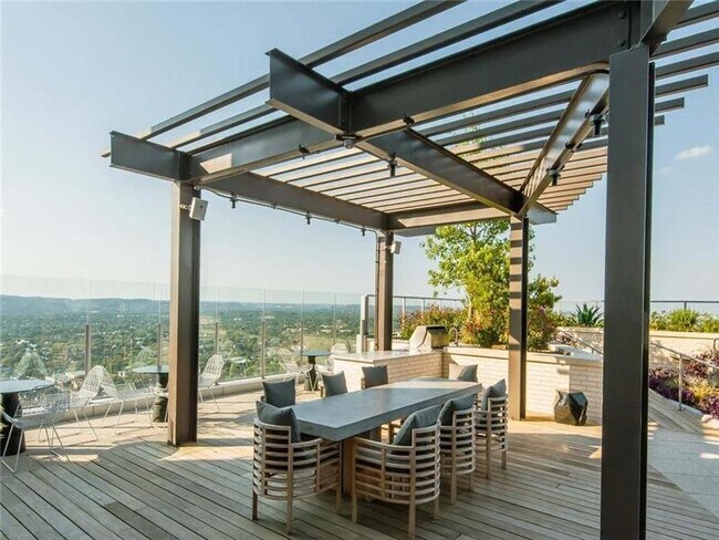 Building Photo - 312 Bowie St