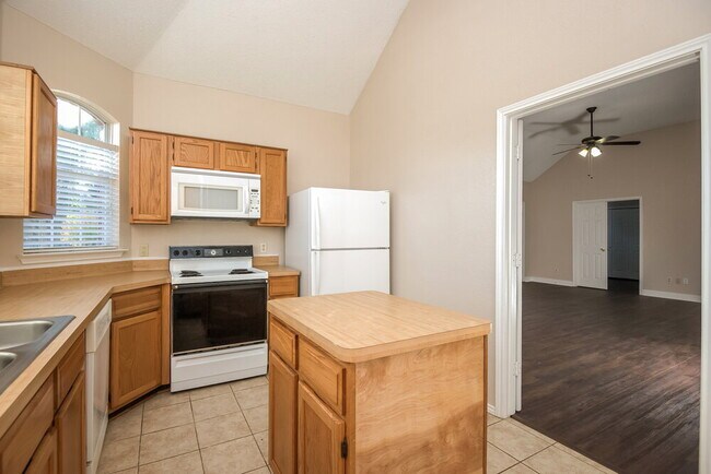 Building Photo - 2221 Baretta Dr