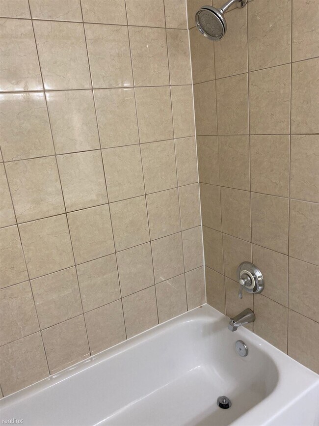 Building Photo - 3 br, 1.5 bath Condo - 6301 Hil Mar Dr Unit 1