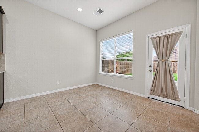 Building Photo - 613 West Fork