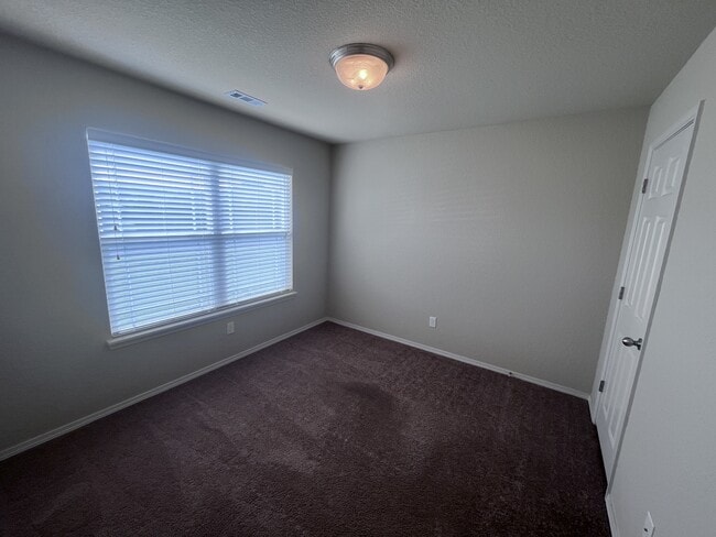 Building Photo - 133 Meadow Dr