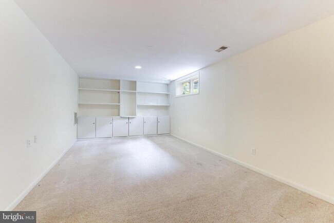 Building Photo - 8509 Jeffersonian Ct
