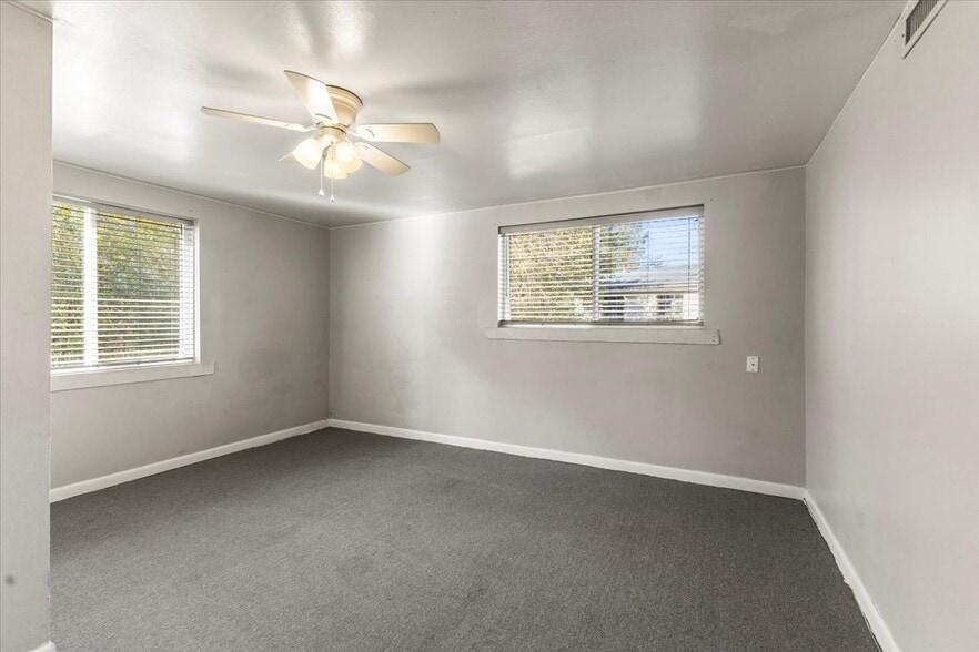 bedroom 1 - 5013 Eastview Terrace