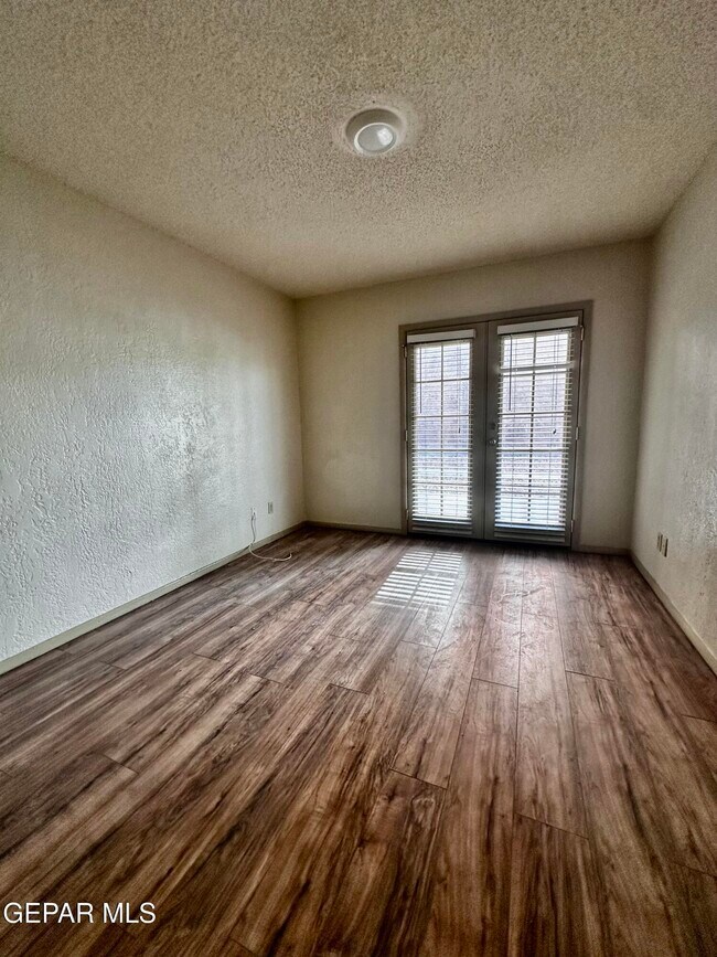 Building Photo - 4433 N Stanton St