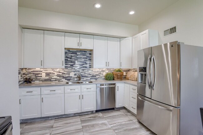 Building Photo - Blackstone Duplex